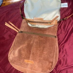100% LEATHER LUCKY BRAND CROSSBODY/SHOULDER BAG CAMEL COLOR LIKE NEW CONDITION